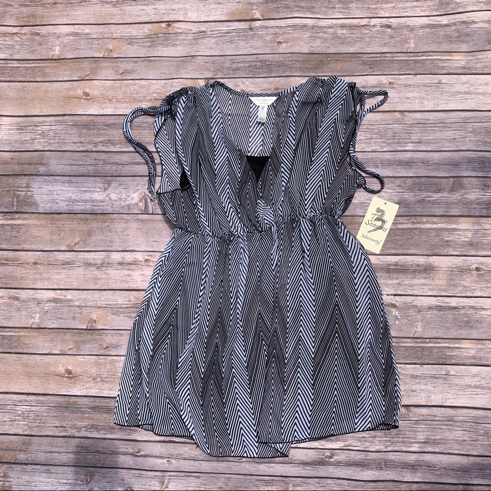 - Black and white maternity top